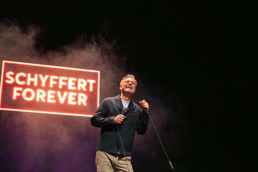 Henrik Schyffert på scen